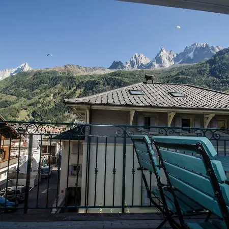 Calme En Centre-ville Avec Terrasse Et Vue Mont-blanc, - Fr-1-343-198 *